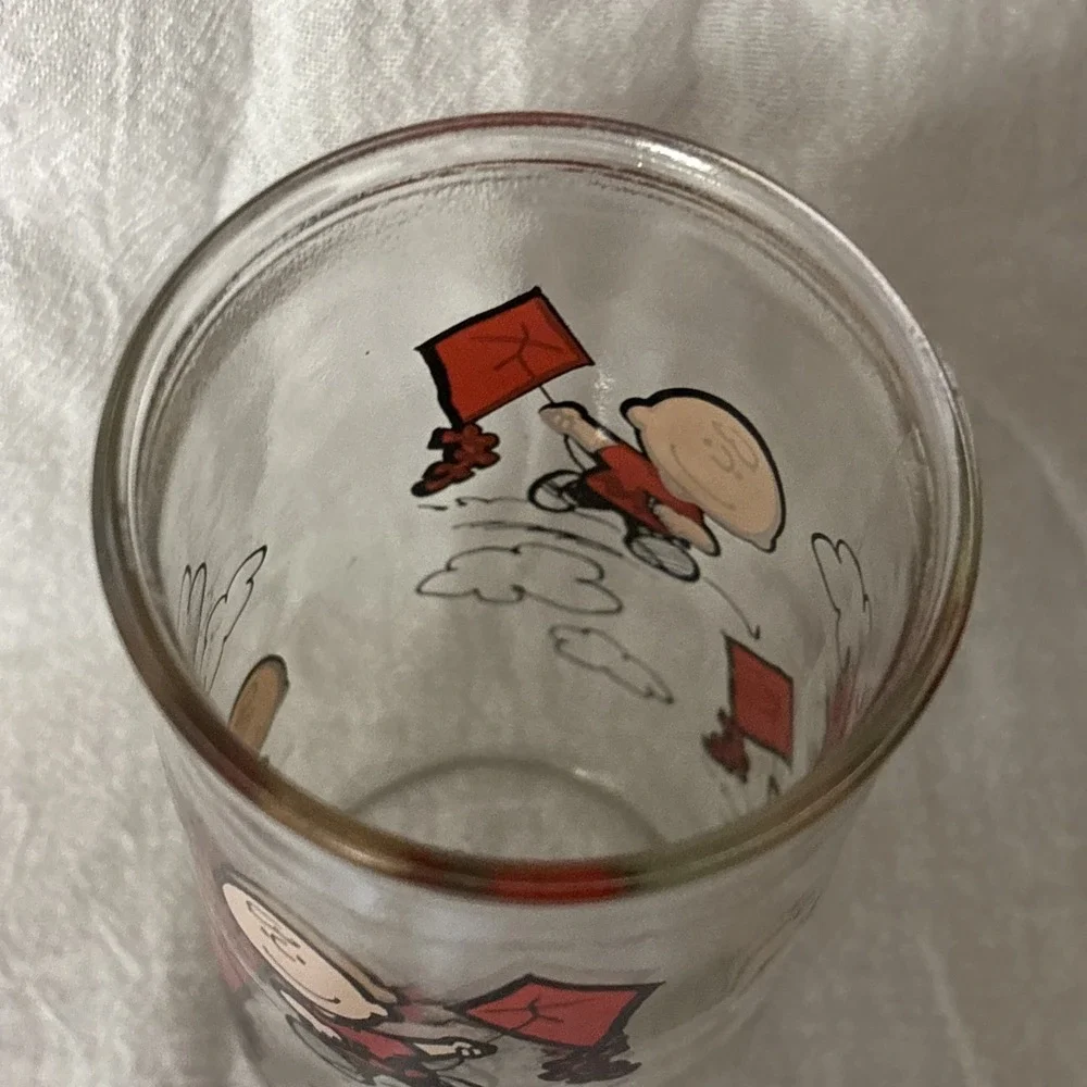 Vintage 1950 PEANUTS CHARLIE BROWN FLYING KITE GLASS ~‎ United Feature Syndicate
